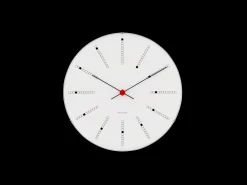 Arne Jacobsen Bankers Vægur Ø16 cm hvid/sort/rød | Køb her