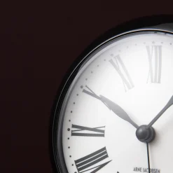 Arne Jacobsen Roman Bordur Ø11 cm hvid/sort | Køb her