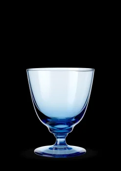 Holmegaard Glas på fod 35 cl i blå fra serien Flow | Køb her