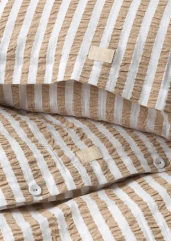 JUNA Bæk&Bølge Lines Sengetøj 150x210cm sand/hvid - Køb her