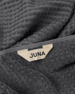 JUNA Håndklæde 70x140 cm i grå fra serien Check | Køb her