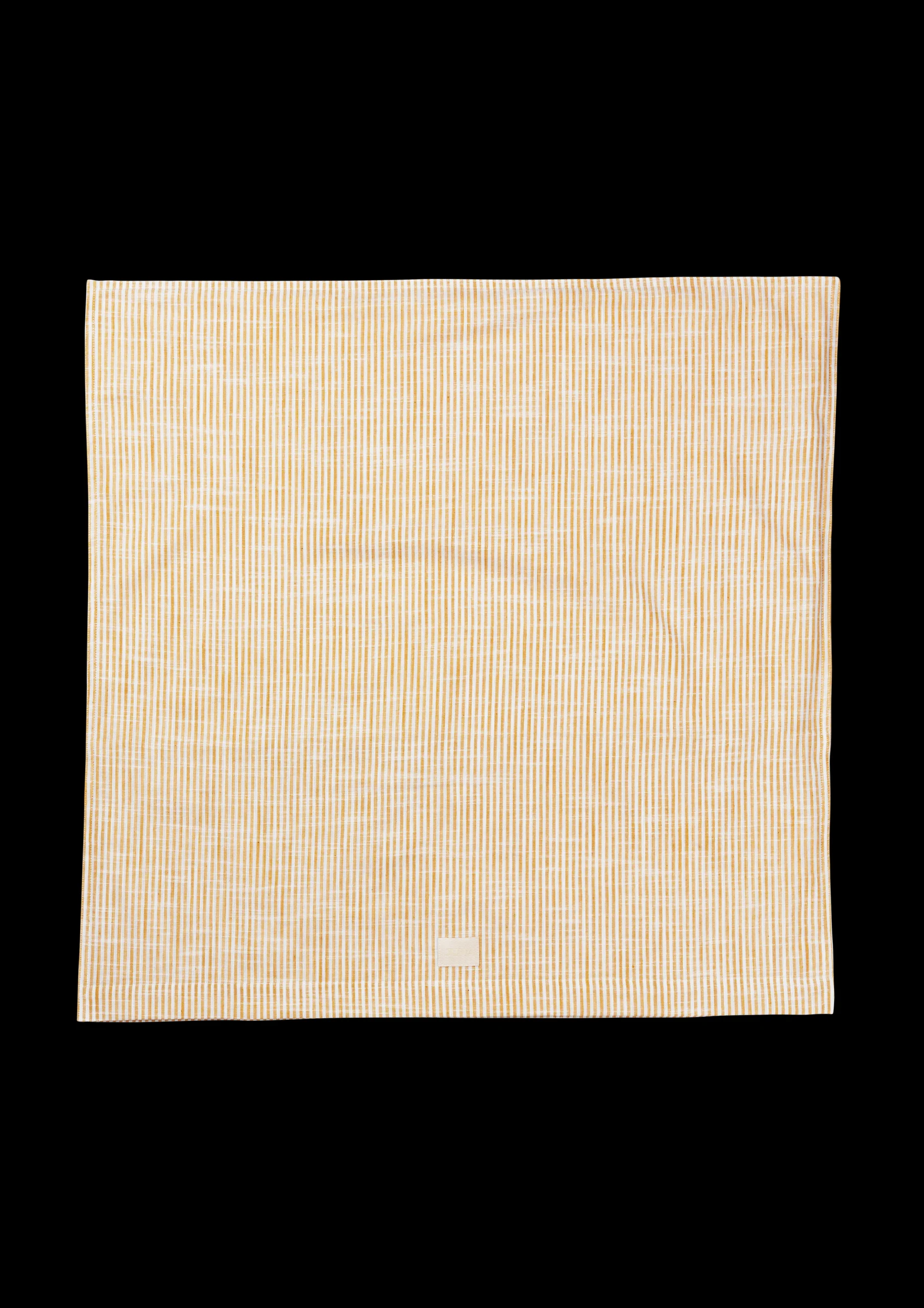 JUNA Monochrome Lines Pudebetræk 63x60 cm okker/hvid