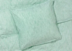 JUNA Monochrome Lines Sengetøj 150x210cm grøn/hvid | Køb her