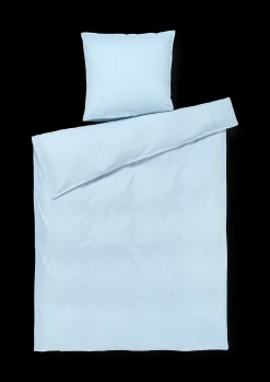 JUNA Monochrome Sengetøj 150x210 cm lys blå SE | Køb her