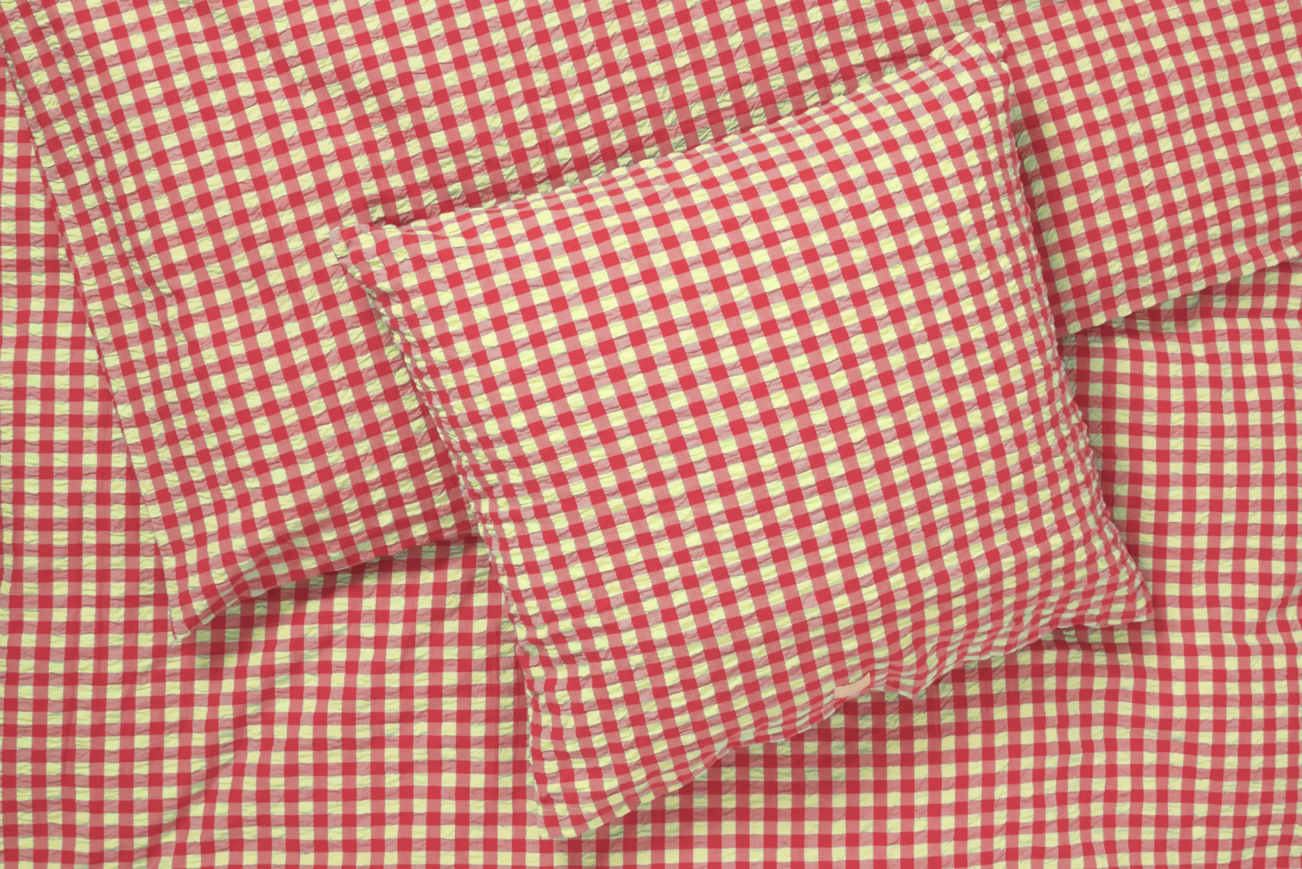 JUNA Sengetøj 220x220 cm i rød fra serien Bæk&Bølge