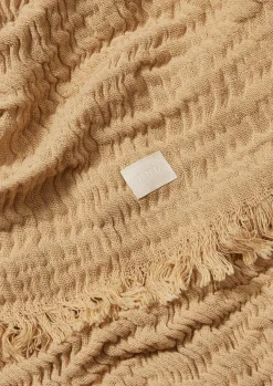 JUNA Sengetæppe 240x260 cm i sand fra serien Reloved