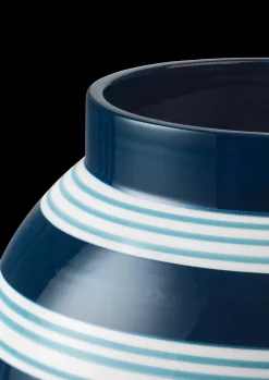 Kähler Omaggio Nuovo Vase H20.5 mørk blå | Køb her