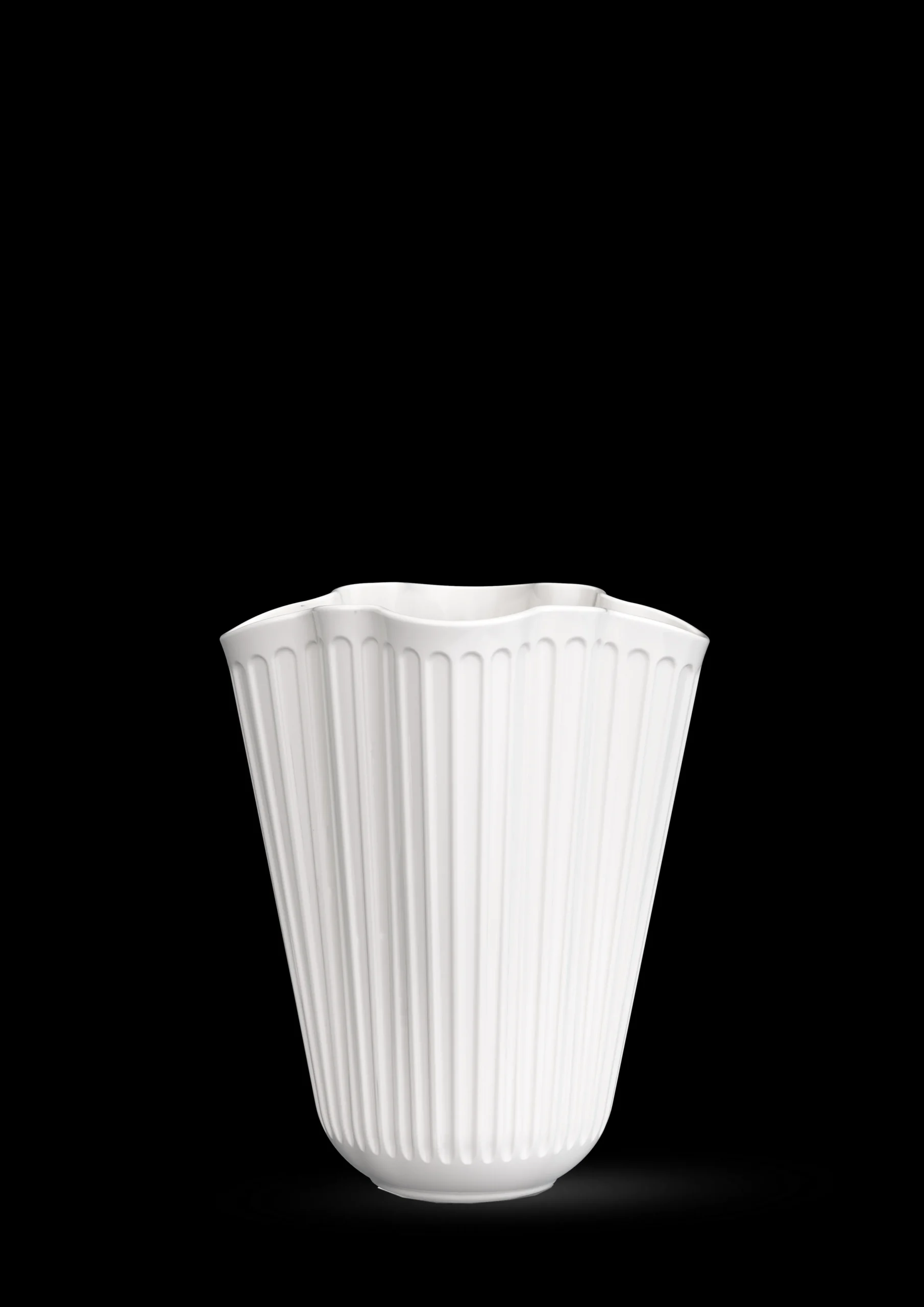 Kähler Unfold Vase H16.5 cm i hvid fra serien Hammershøi